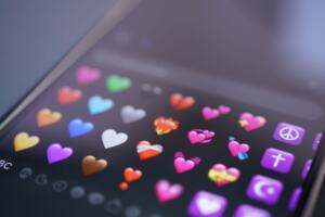 what does the white heart mean in text