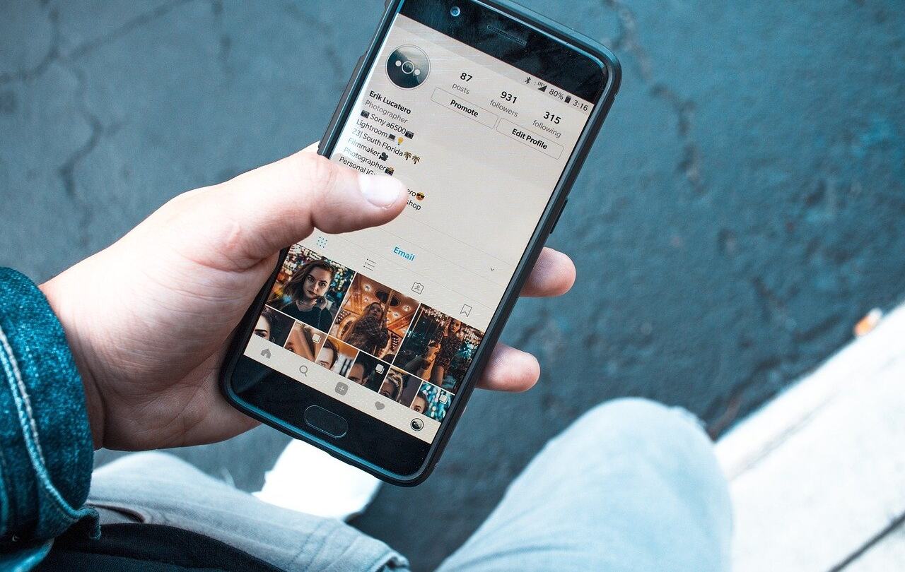 How Memes Spread on Social Media